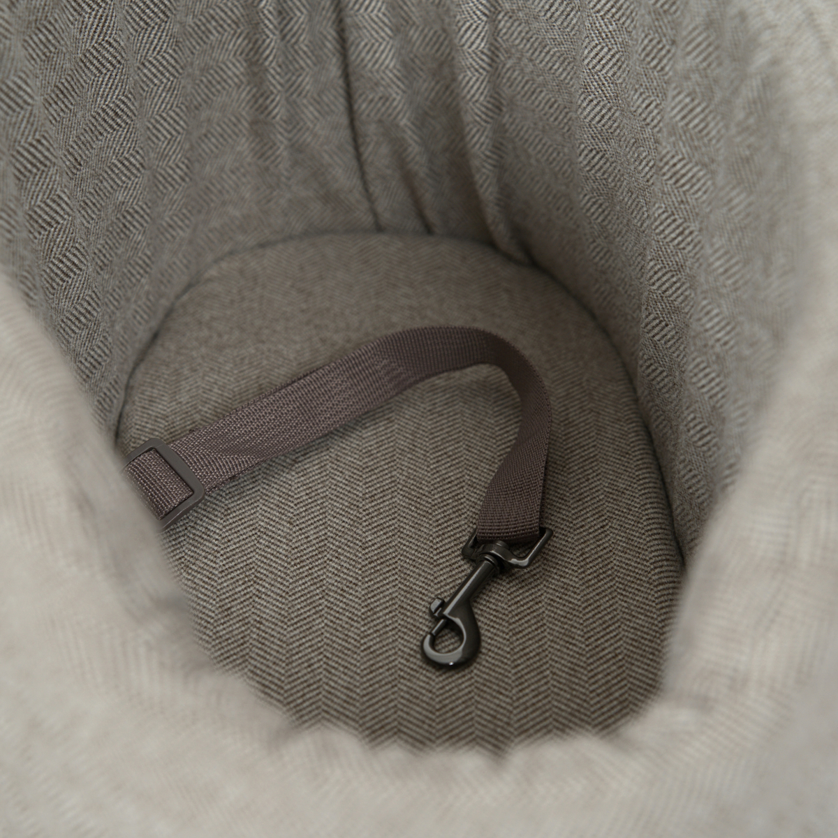 Maya 2-in-1 koiran turvaistuin, Herringbone Mocca